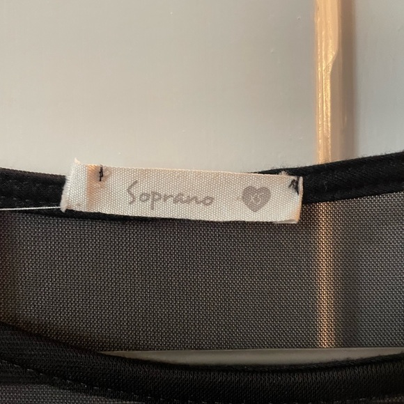 Tight black ruffled dress with mesh detail - Picture 4 of 6